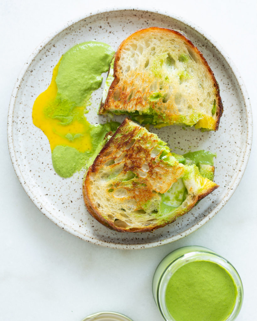 healthy avocado breakfast sandwich 
