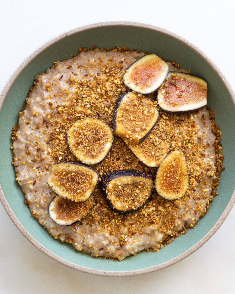 Pistachio Dukka with figs on oatmeal