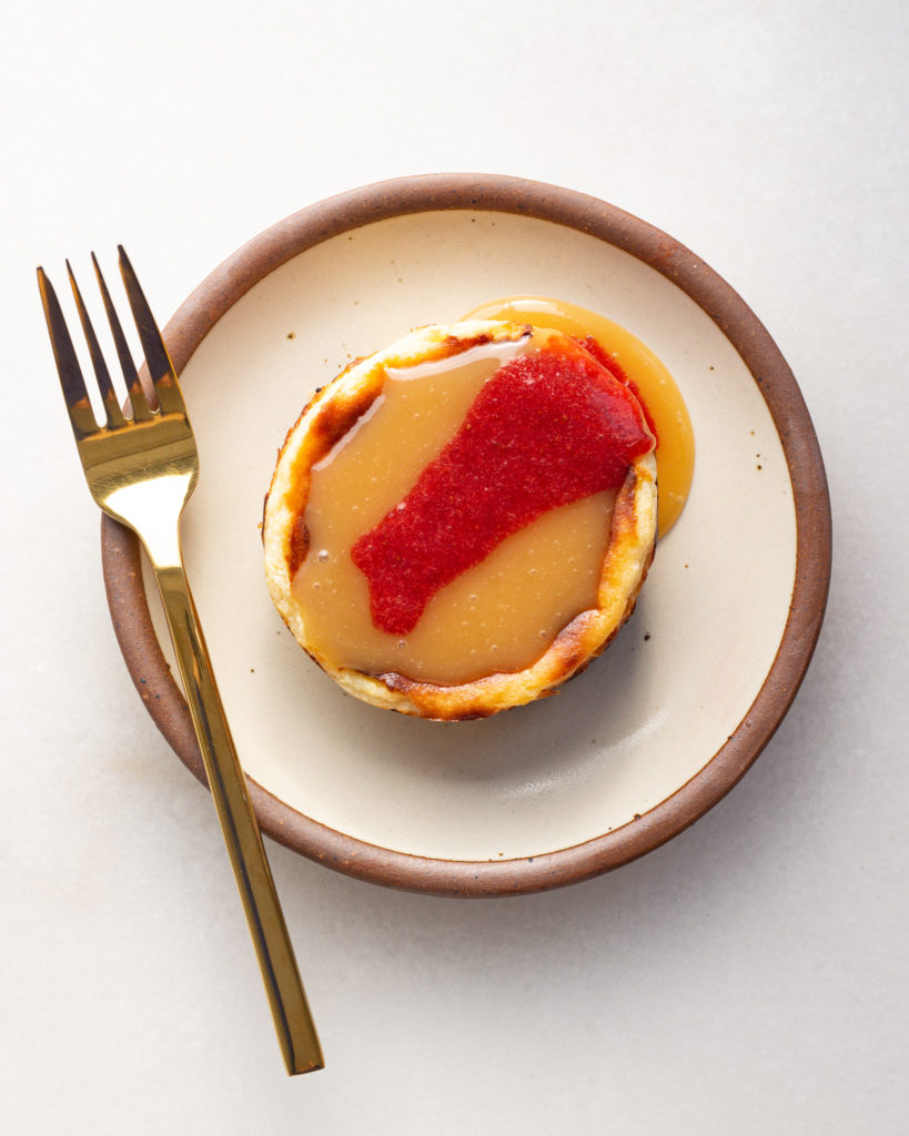 Finished cheesecake with caramel and strawberry topping