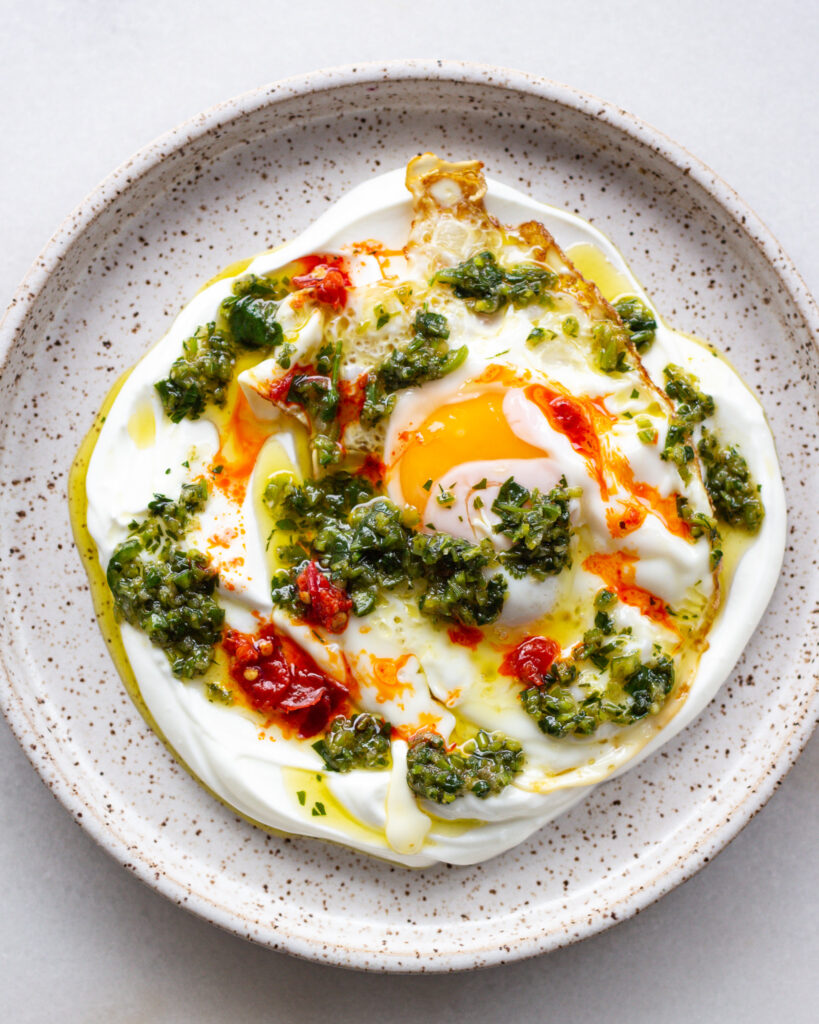 Çilbir Verde on a plate