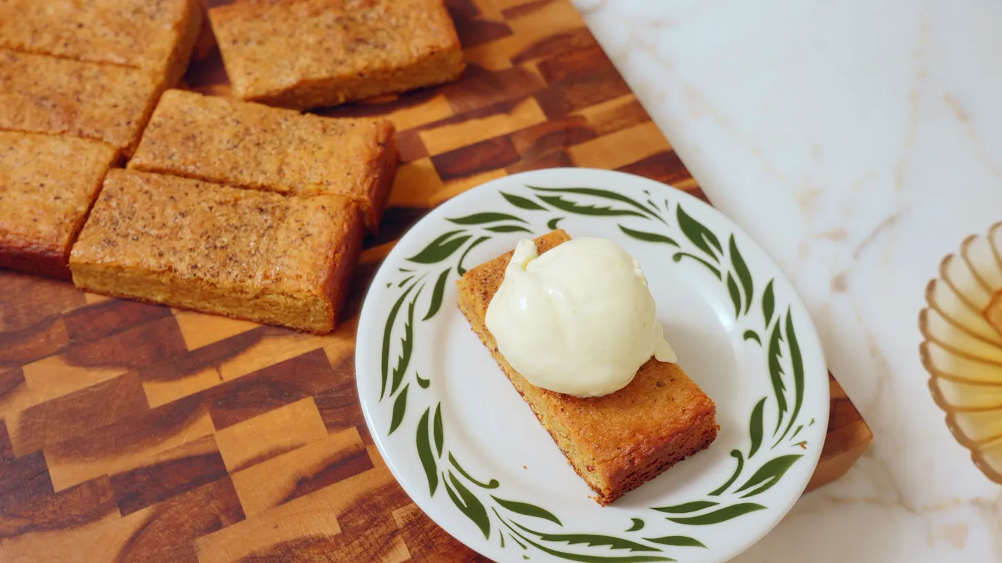 Black Pepper Chai Blondies