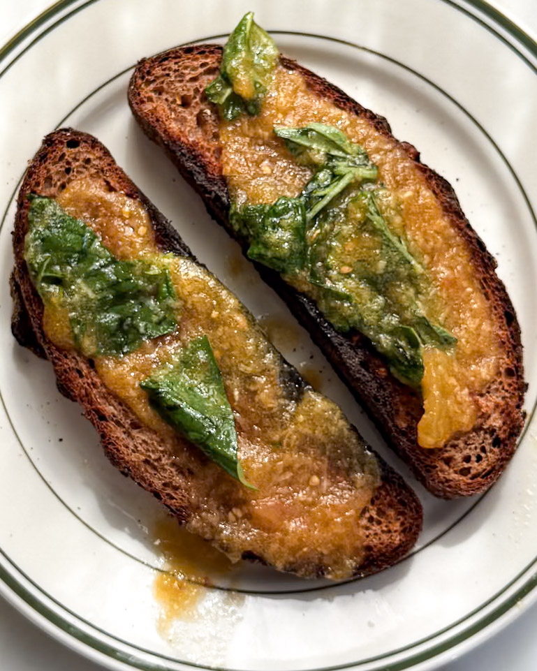 Pan con tomate on a plate.
